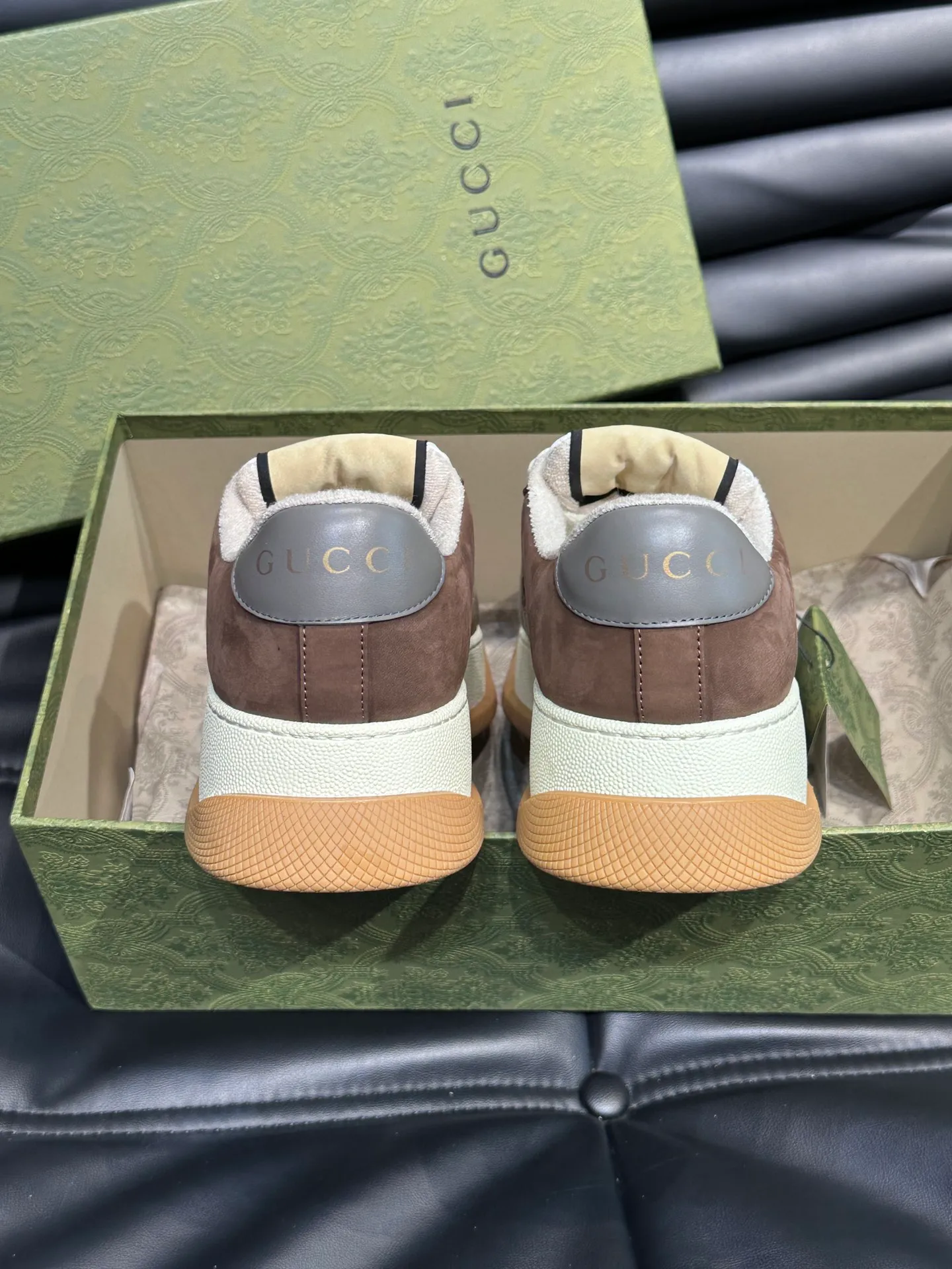 Men's men's shoes 💰p480 "GUCC*" Screener series 👫 Couple style GG thick-soled sneakers, the Screener series is inspired by the classic sneakers of the 1970s, cleverly incorporating the retro Gucci logo, two-color waterproof platform soles, and 5CM thick soles to enhance the aura, conveying the new design concept that a single product should be permanently accompanied by the passage of time, creating a retro distressed effect, decorated with metal double G oval enamel details! High-quality, versatile classic items, highly recommended. Size female 35-39, male 38-44
